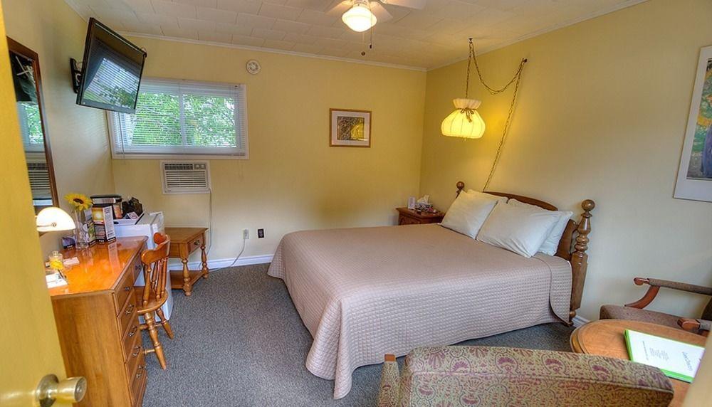 Picket Fence Motel St. Andrews By The Sea Екстериор снимка